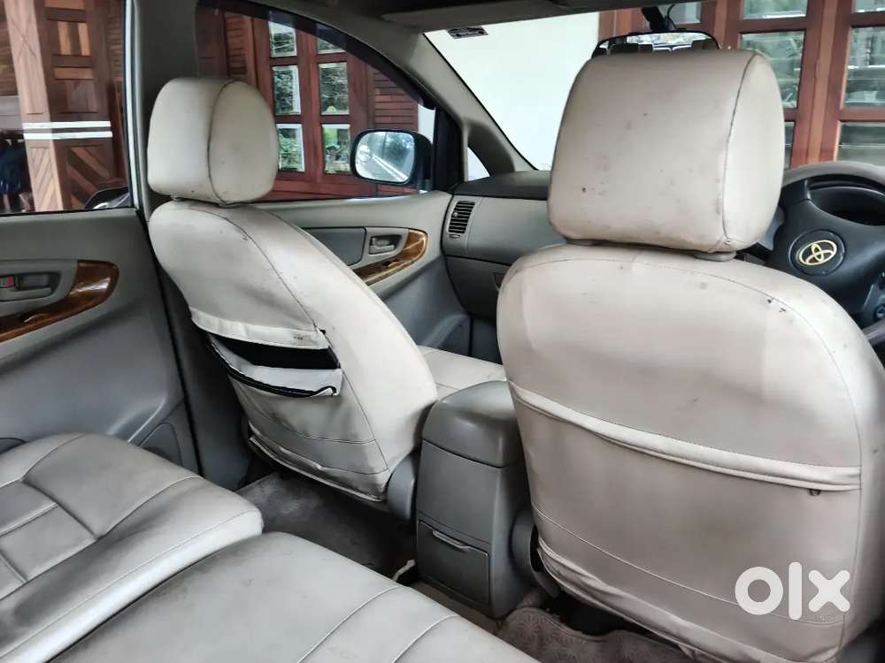 Toyota Innova Hycross 2010