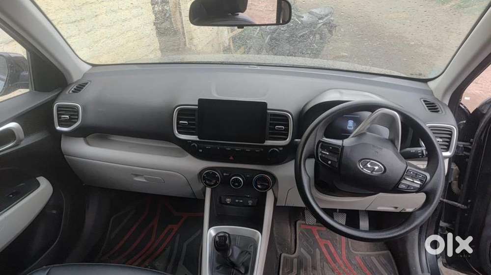Hyundai Venue 2023 Petrol Well Maintained