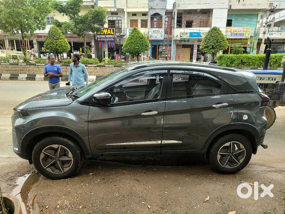 Tata Nexon Creative Plus(sunroof) 2024