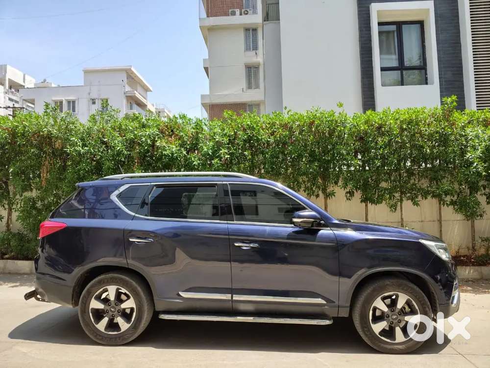 Mahindra Alturas G4 2022 Diesel Variant