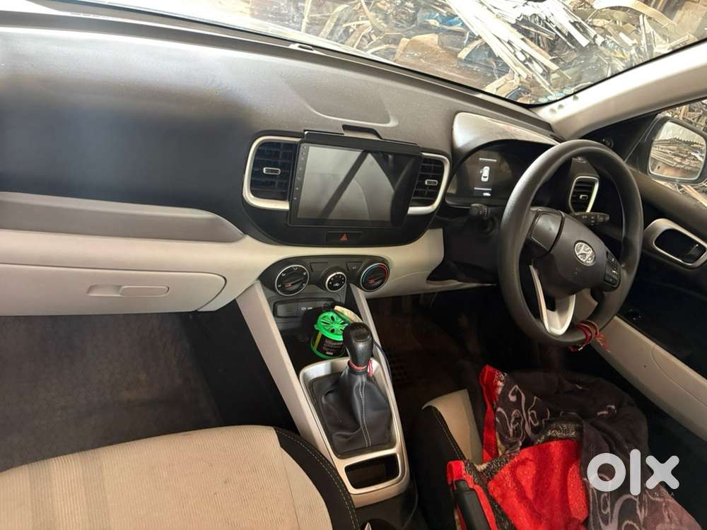 Hyundai Venue Petrol 2025