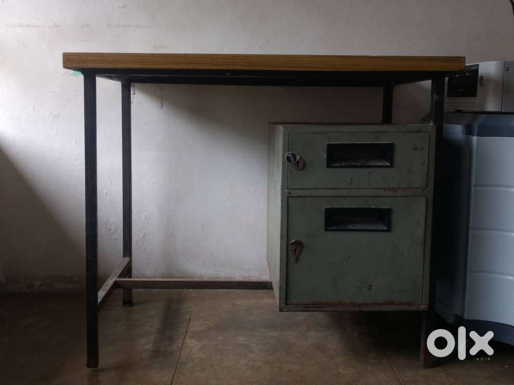 GODREJ OFFICE TABLE WITH DRAWER Kids Furniture 1663265626