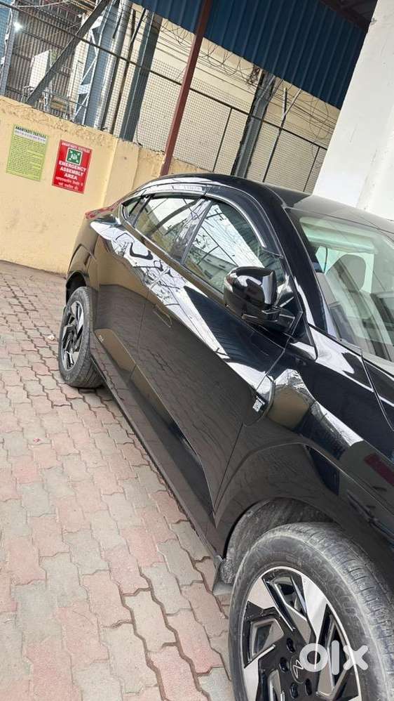 Mahindra Xev 9e 2025 Electric 4000 Km Driven