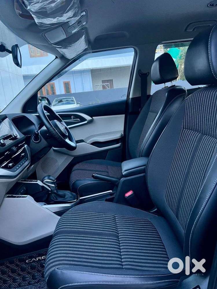 Kia Carens, 2023, Petrol