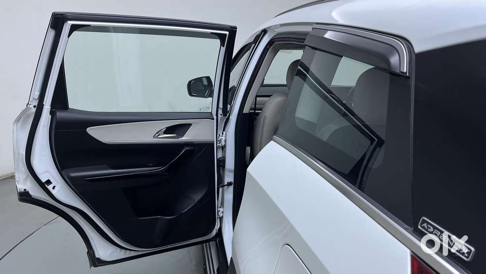 Mahindra Xuv700 2.0 Ax 7 Petrol At Luxury Pack Str, 2022, Petrol