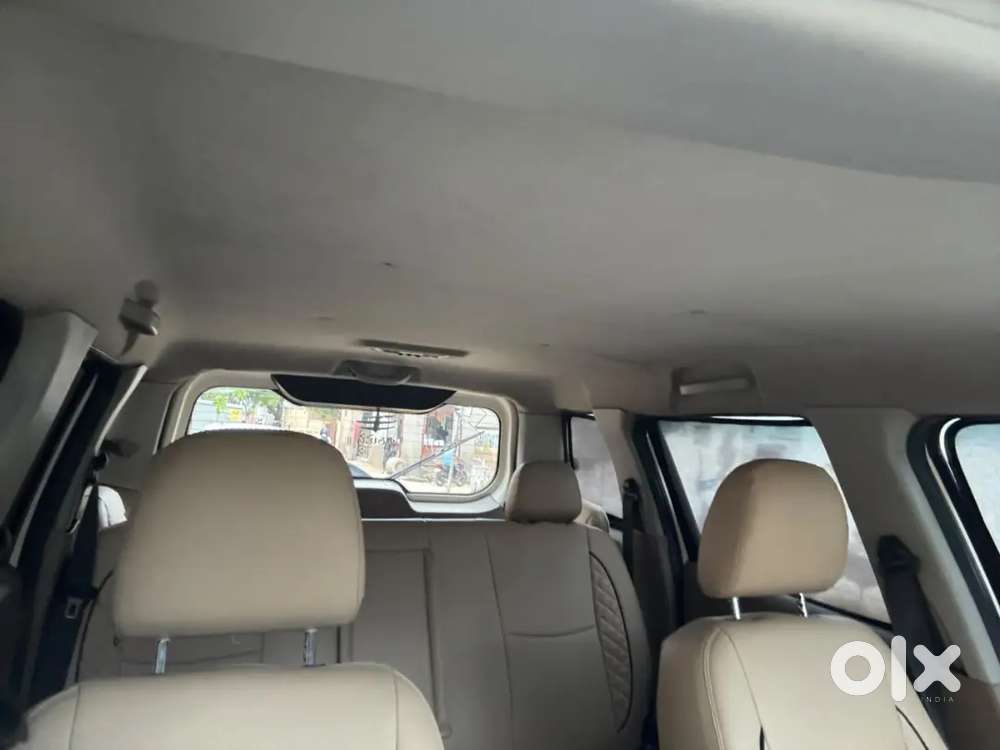 Mahindra Tuv 300 T8 2017