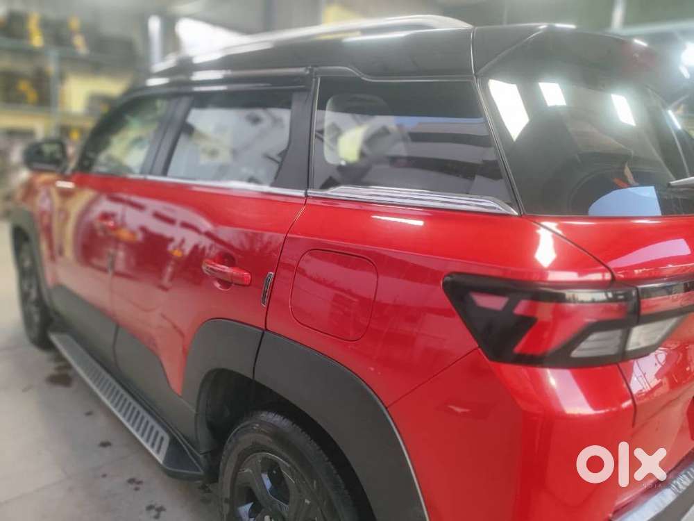 2023 Maruti Brezza 1.5 Zxi Dual Tone (red And Black)