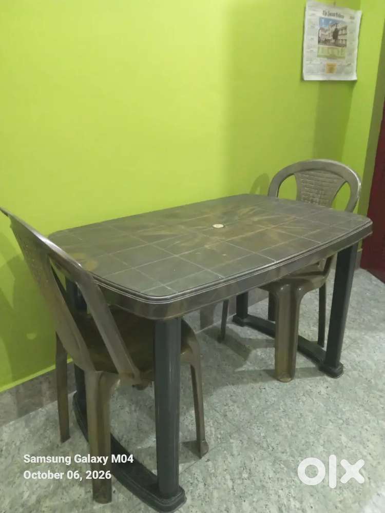 4 seater dining table for kitchen