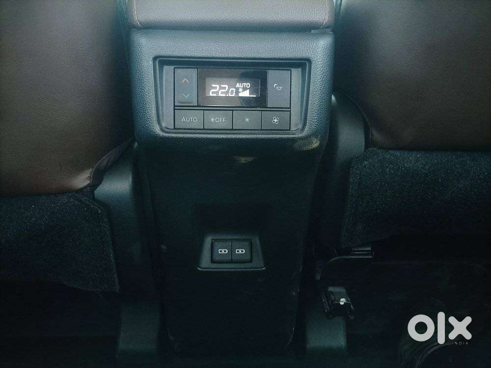 Toyota Innova Hycross 2.0 Zx (o) Hybrid 7 Str, 2023, Petrol