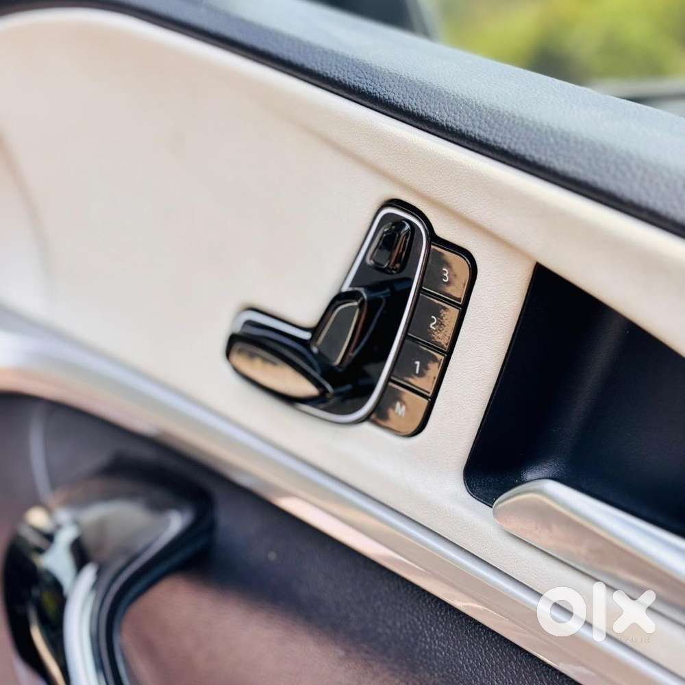 Mahindra Xuv700 2023 Petrol Automatic Well Maintained