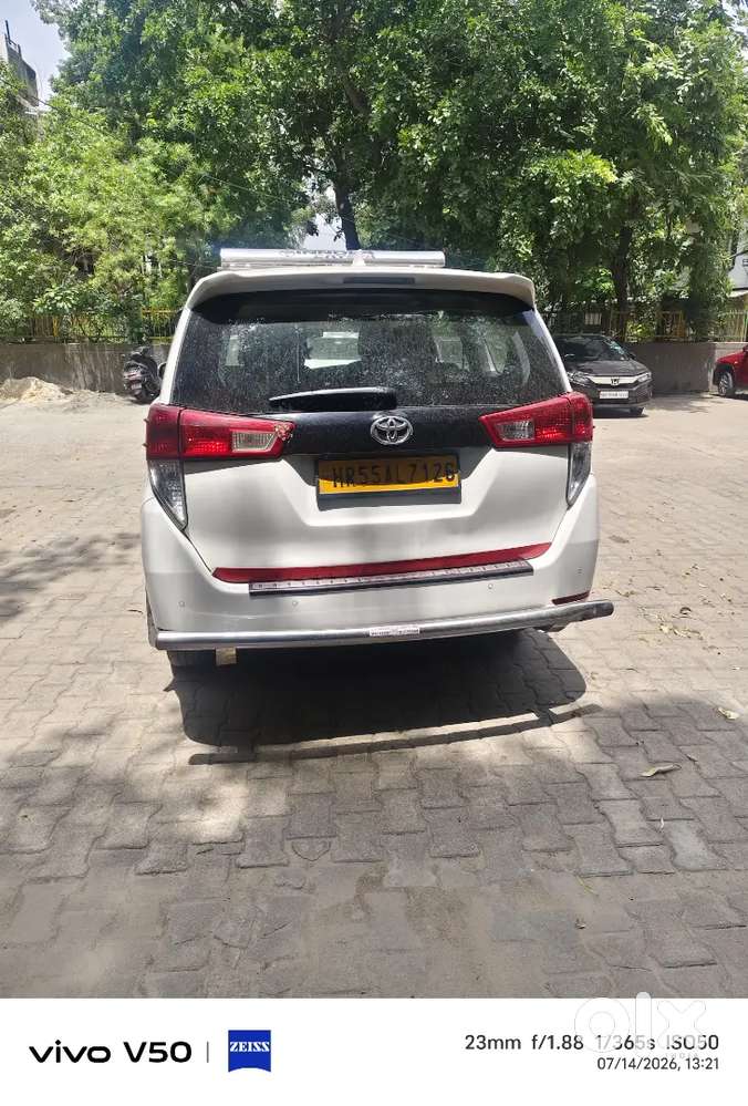 Toyota Innova Crysta Mt, 2.4 G, 2022