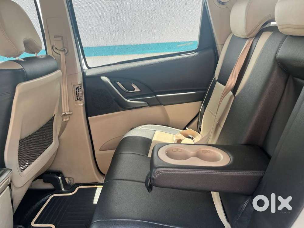 Mahindraxuv500(w6)-8yrs-diesel-manual