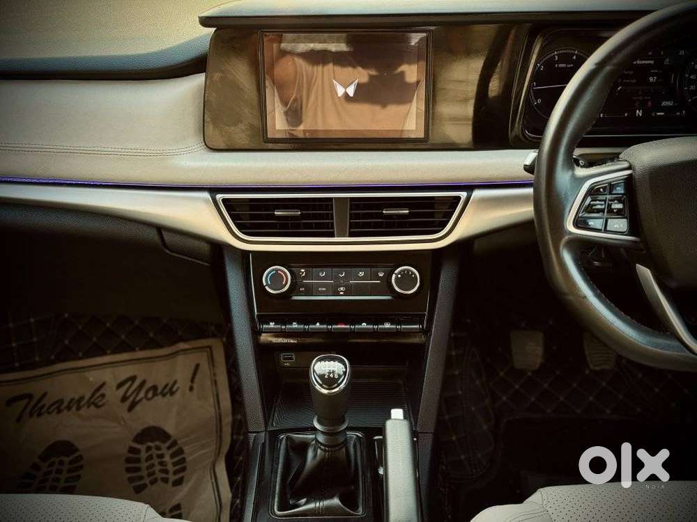 Mahindra Xuv700 2.0 Mx Petrol Mt 5 Str, 2024, Petrol