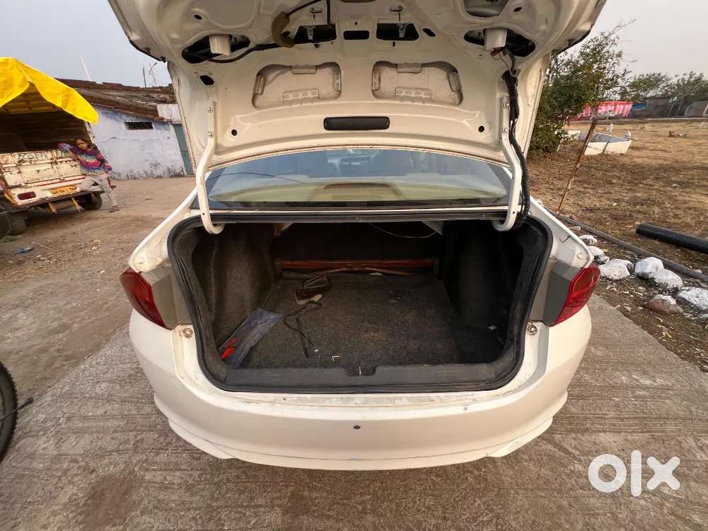 Gadi Mai Koi Kaam Nahi Hai