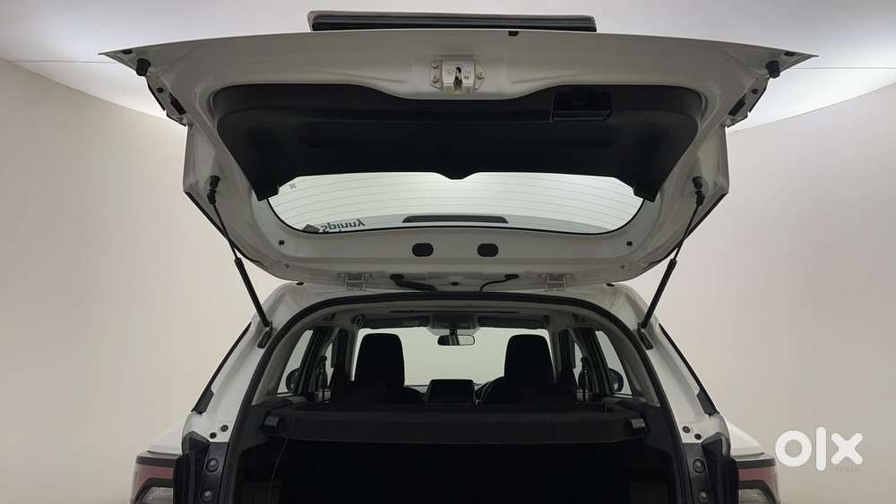 Maruti Suzuki Vitara Brezza 1.5 Zxi At, 2024, Petrol