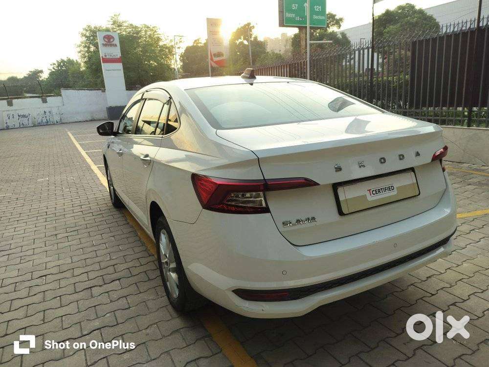 Skoda Slavia Ambition 1.0l Tsi At, 2023, Petrol