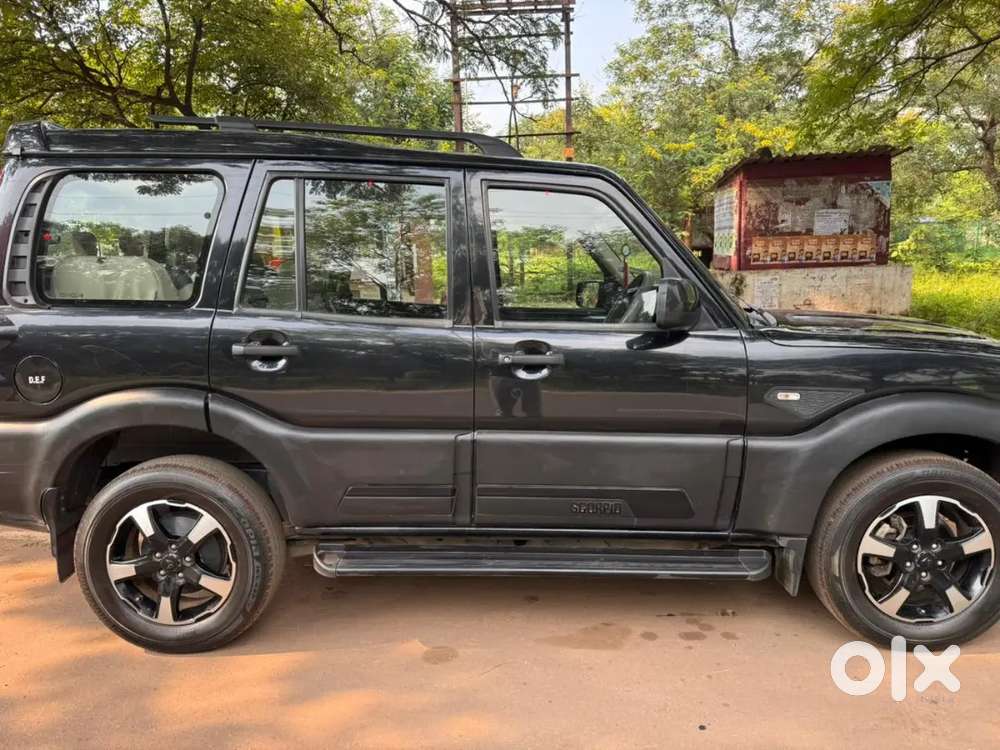 Scorpio Classic S 2023 October Showroom Recorded A1 Condtn Excellent