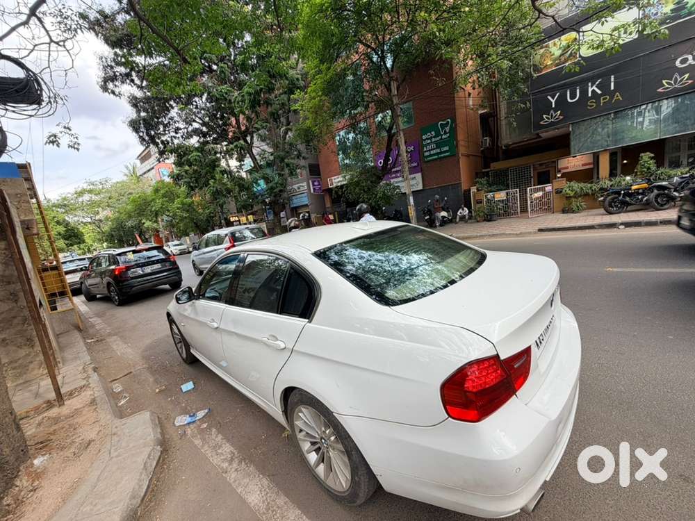 Bmw 3 Series 2011, Luxury Line