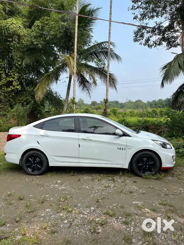 Hyundai Verna 2011 Manual Petrol