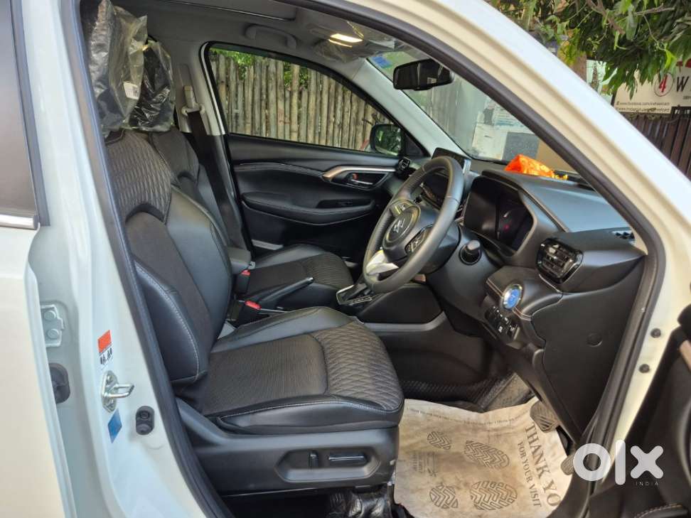 Maruti Suzuki Grand Vitara 1.5 Alpha Plus Intelligent Hybrid Ecvt, 2..