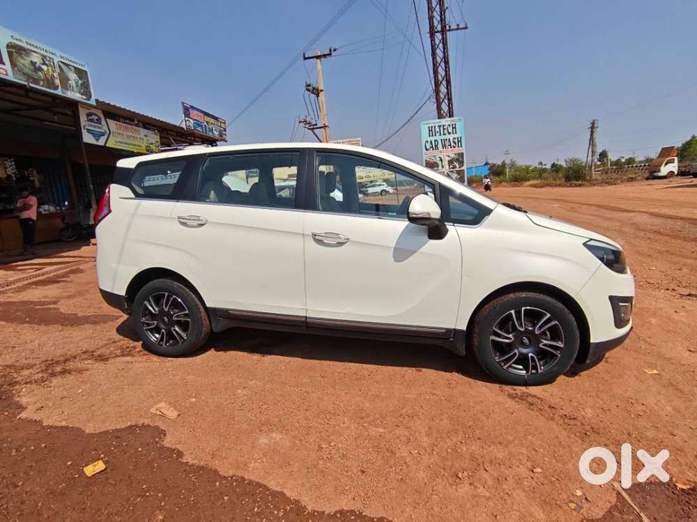 Mahindra Marazzo M8 - 8 Str
