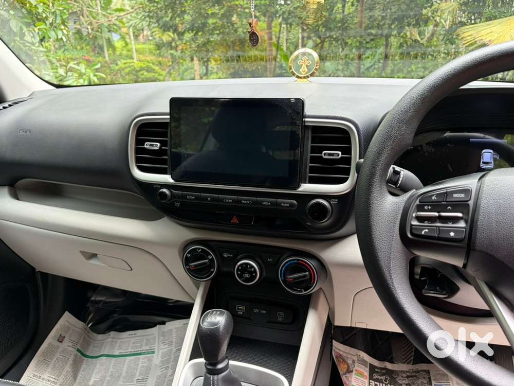 Hyundai Venue S 2023 Petrol Well Maintained