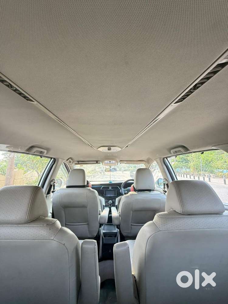 Mahindra Marazzo M8 Top End