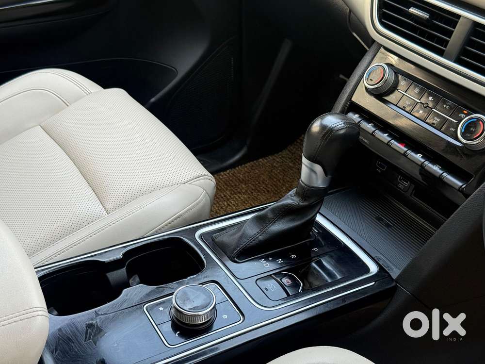 Mahindra Xuv700 Ax7 Luxury Pack Awd, 2022, Petrol