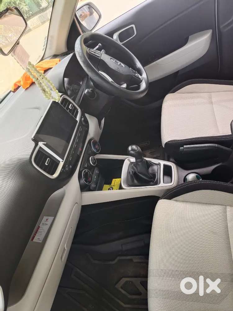 Hyundai Venue 2024 Petrol 11000 Km Driven