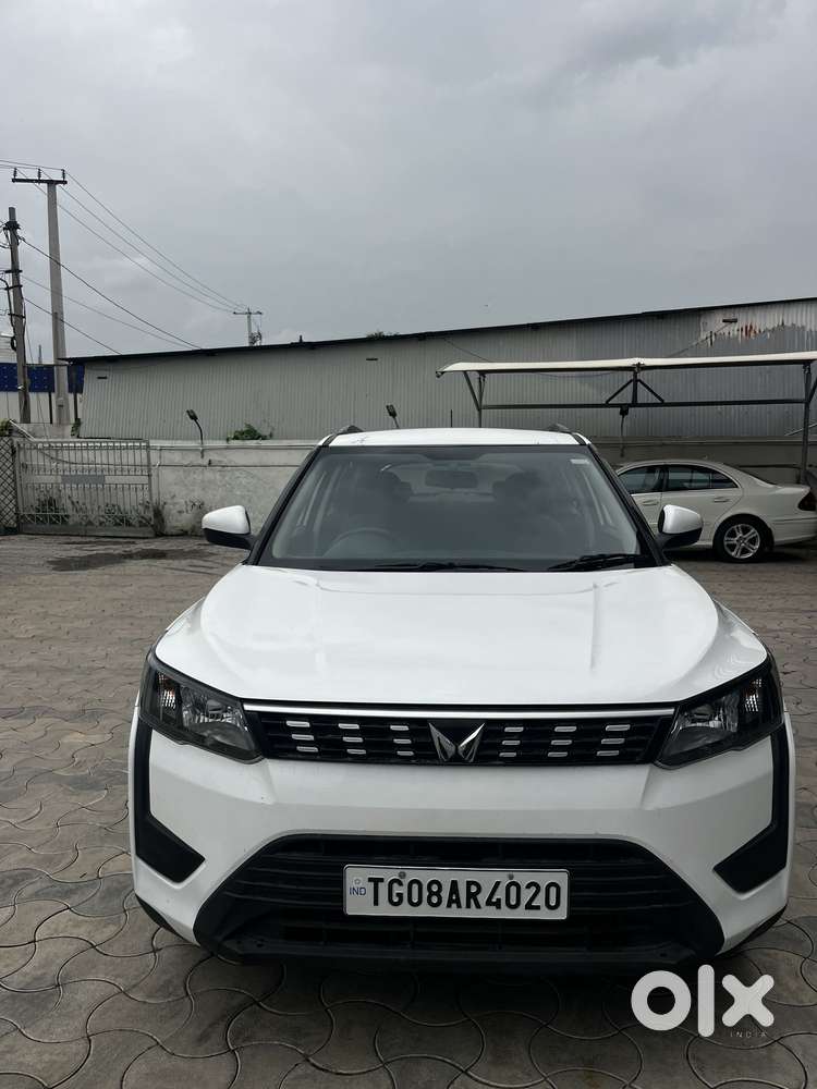 Mahindra Xuv300 1.2 W6 Amt Petrol, 2023, Petrol