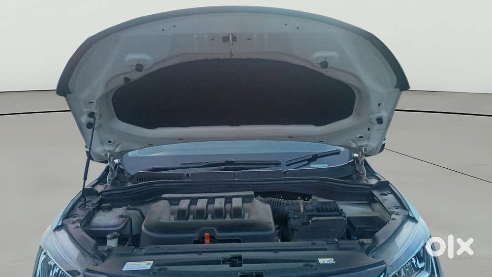 Mahindra Xuv700 2.0 Ax 5 Petrol Mt 7 Str, 2021, Petrol