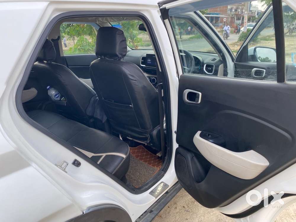 Hyundai Venue 2023 Petrol Well Maintained