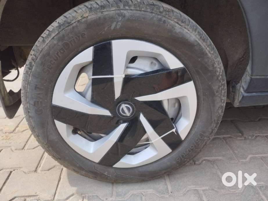 Nissan Magnite Kuro Edition Petrol Amt, 2024, Petrol
