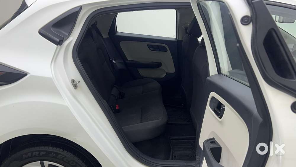 Tata Altroz 1.2 Xt, 2024, Petrol