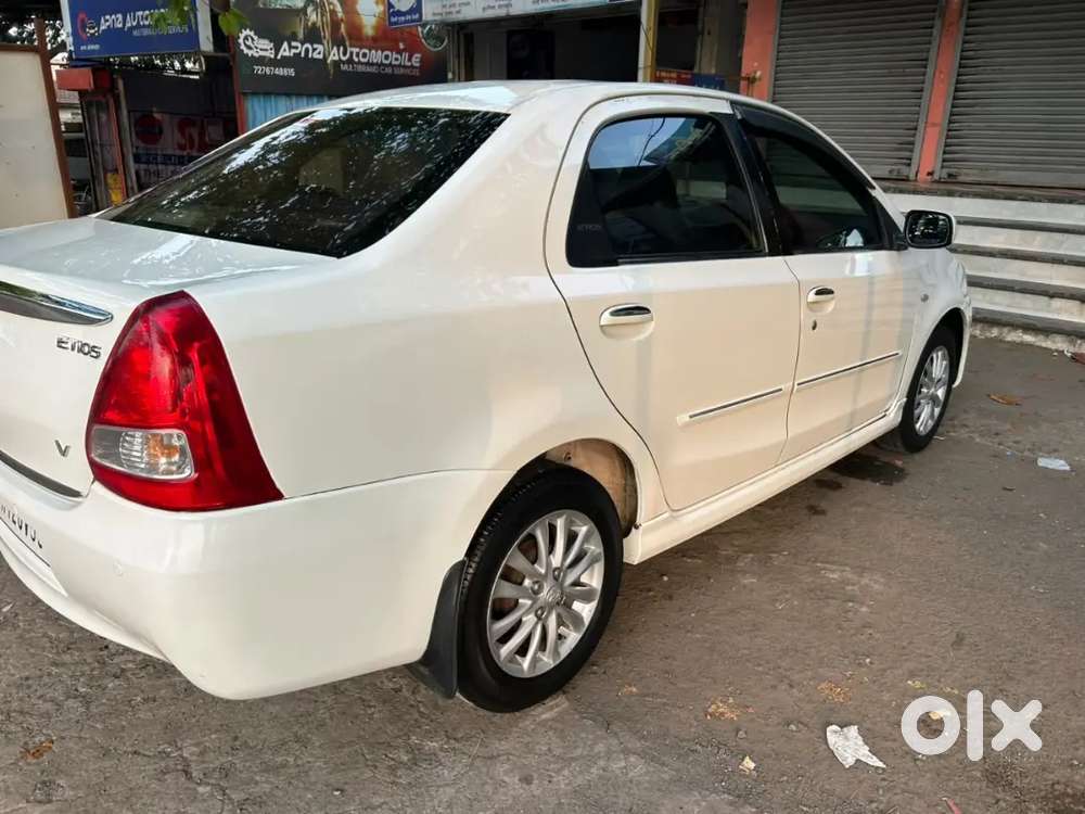 Toyota Etios 1.5 V 2011