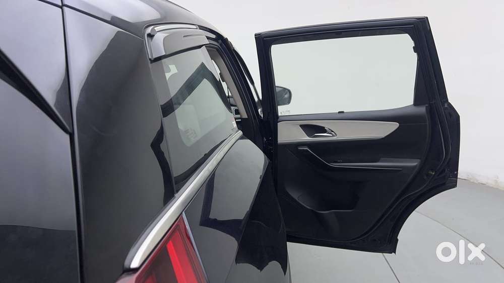 Mahindra Xuv700 2.2 Ax 7 Diesel At Luxury Pack Str, 2022, Diesel