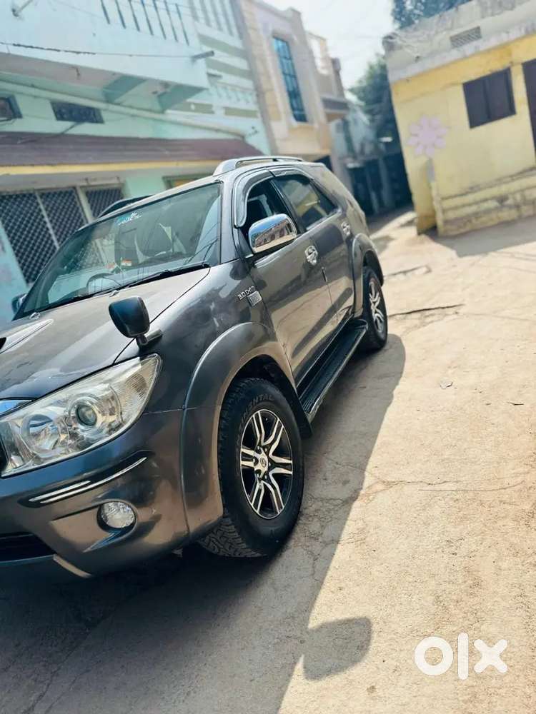 Toyota Fortuner Legender 2010 Km Driven
