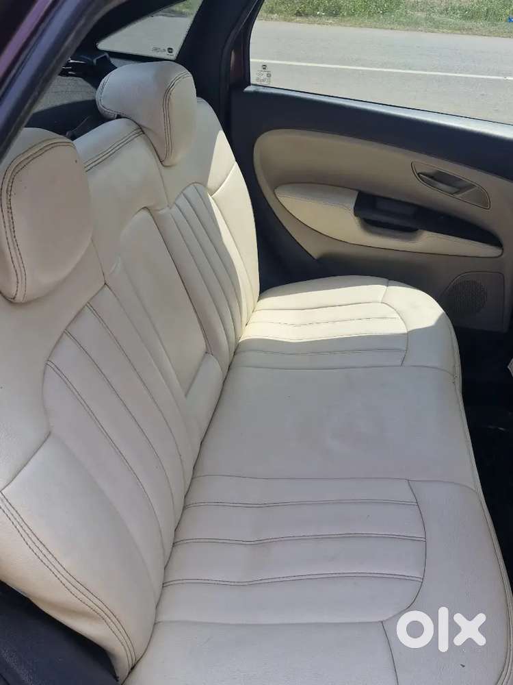 Fiat Linea Emotion 2011 Car