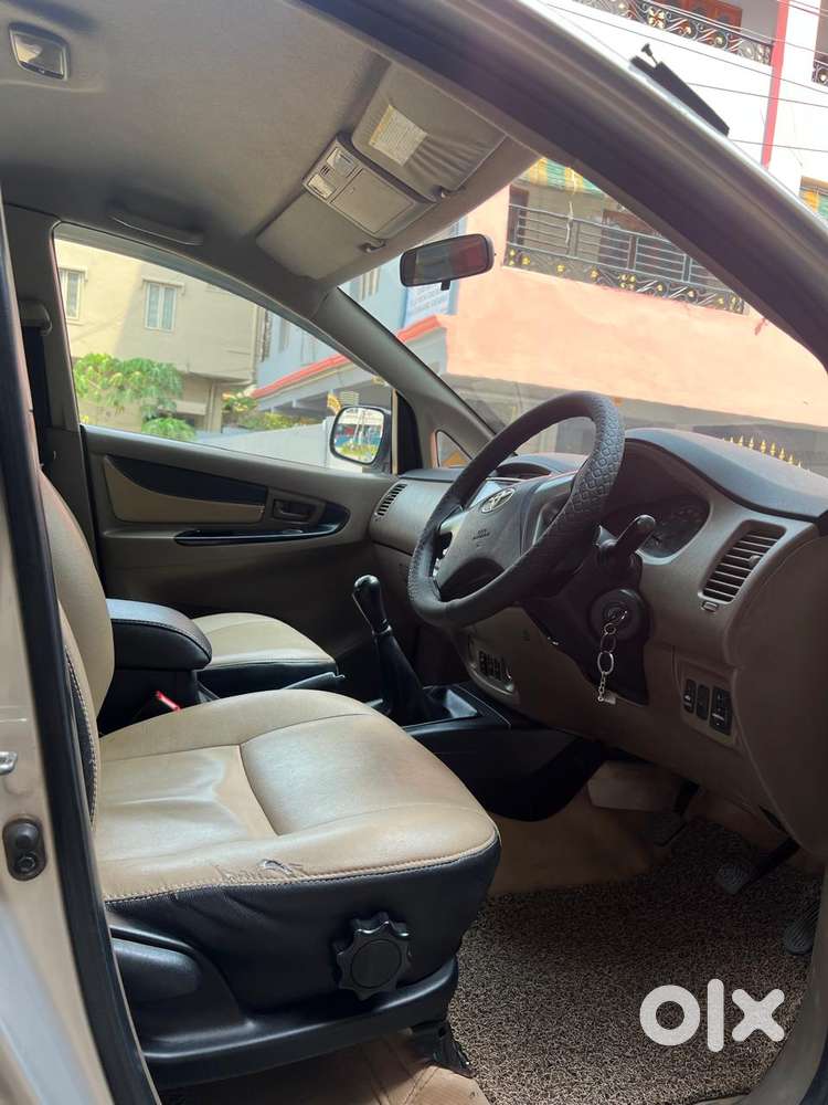 Toyota Innova 2.5 G (diesel) 8 Seater Bs Iv, 2016, Diesel