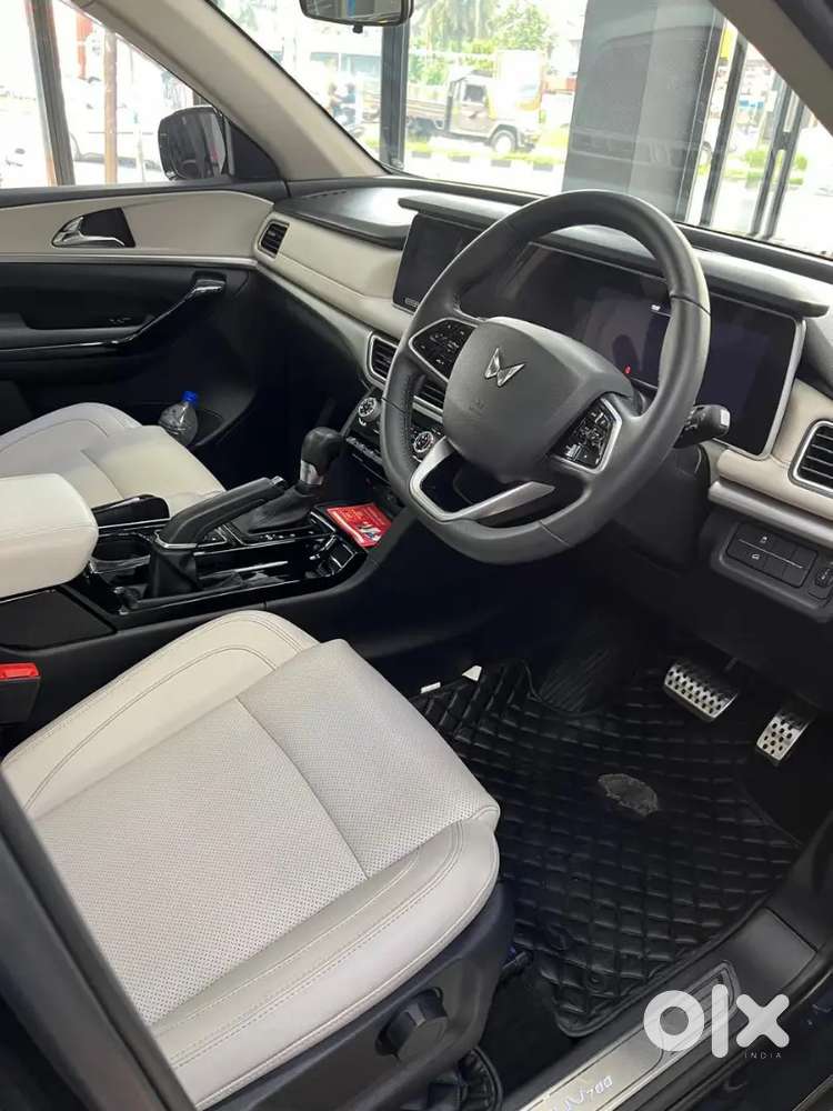 Good Neat Propper Service Showroom  Good Condition