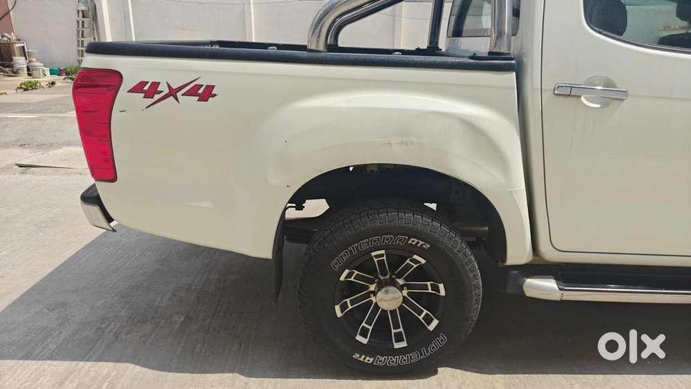 Isuzu D-max V-cross 2018 Diesel Good Condition