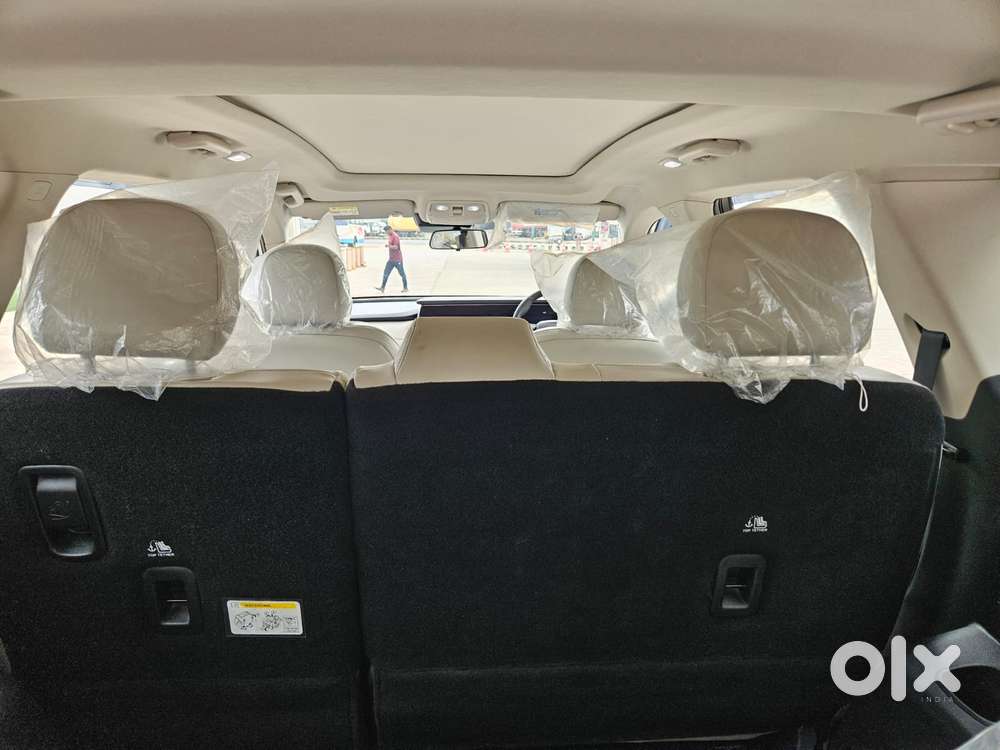 Mahindra Xuv700 2.2 Ax 7 Diesel Mt Luxury Pack Str, 2025, Diesel
