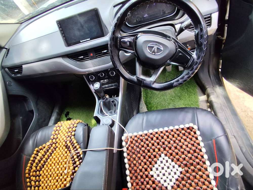 Tata Nexon Cng बाहर से लगबाई है।