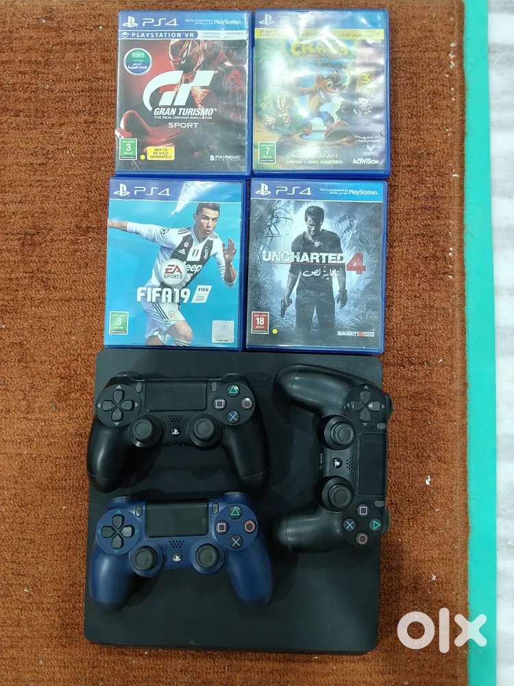 PS4 500GB SLIM URGENT BECAUSE SHIFTING HOME