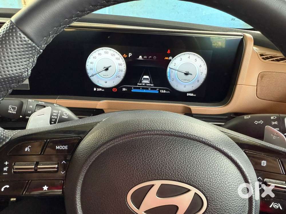 Hyundai Alcazar Signature 2025