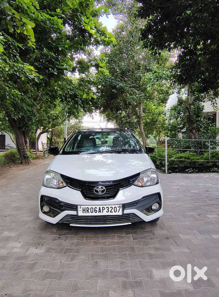 Toyota Etios Liva V Dual Tone, 2018, Petrol