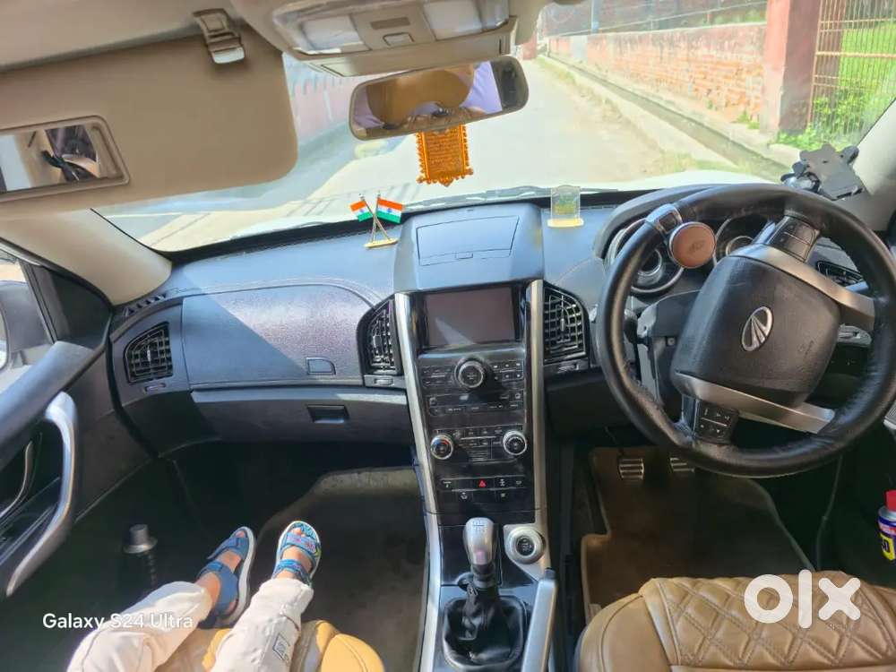 Mahindra Xuv500 W11 O