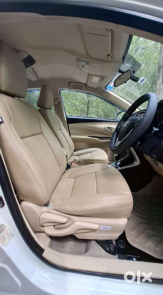 Toyota Yaris V Cvt, 2018, Petrol