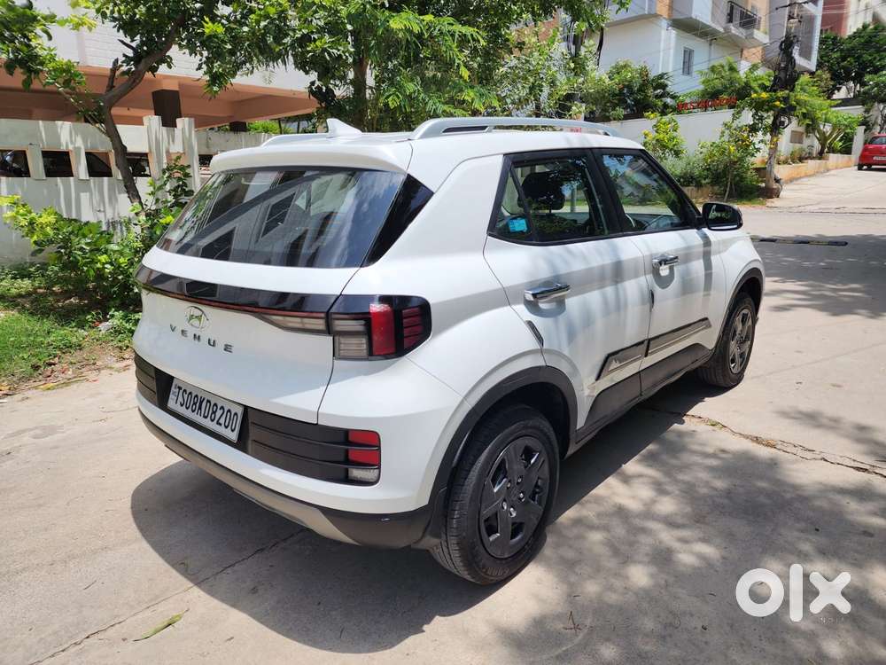 Hyundai Venue 1.2 S (o), 2024, Petrol