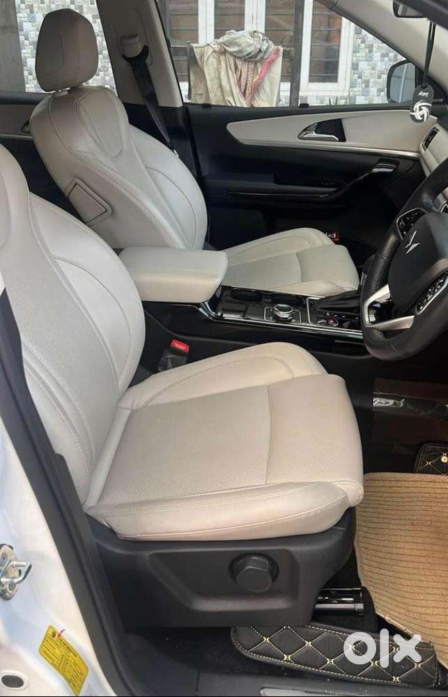 Mahindra Xuv700 2.2 Ax 7 Diesel At Luxury Pack Str Awd, 2022, Diesel